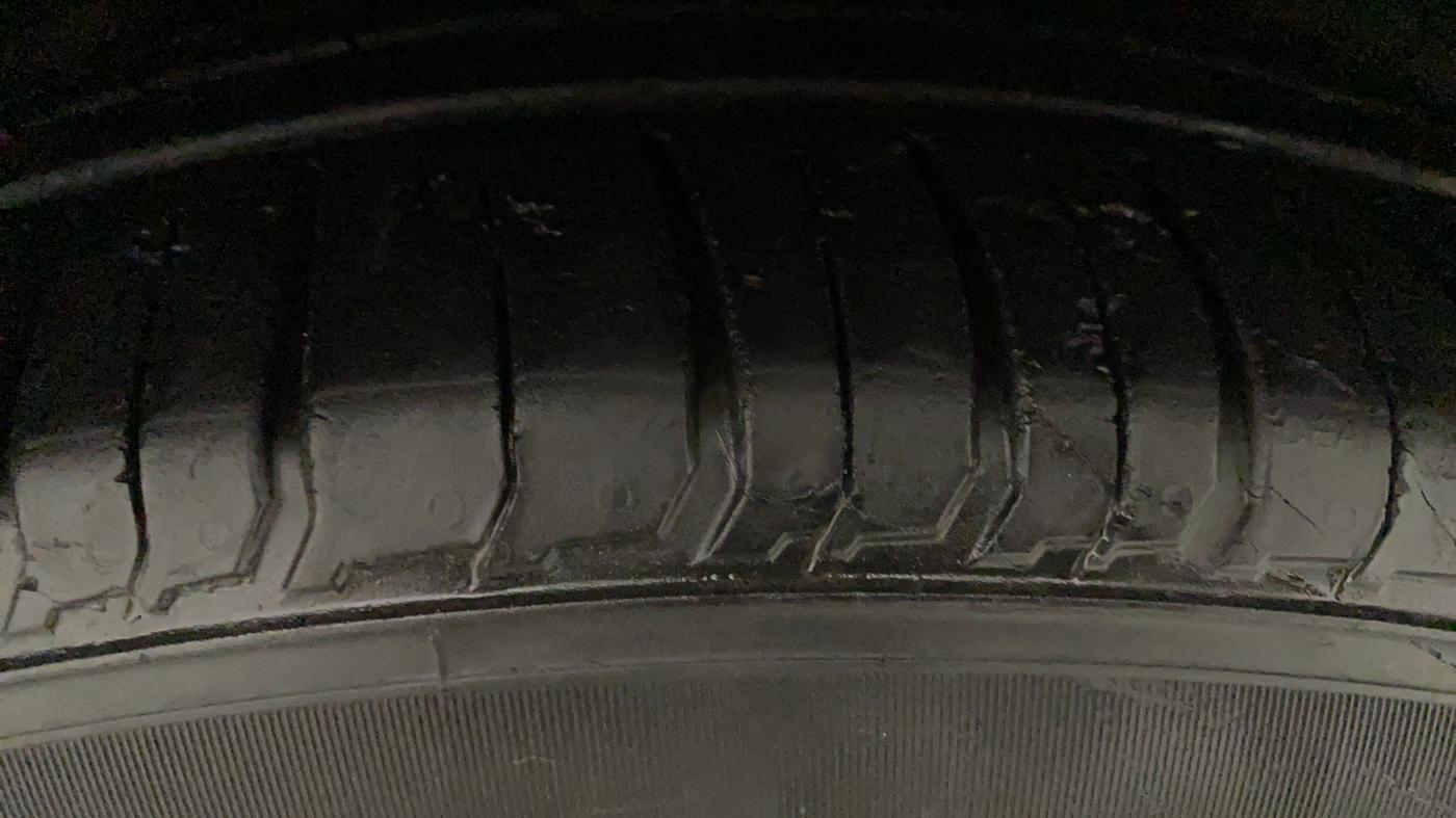 2018 Tata NEXON XZA PLUS DIESEL DUAL TONE, Diesel, Automatic, 1,04,792 km, Right Front Tyre Tread