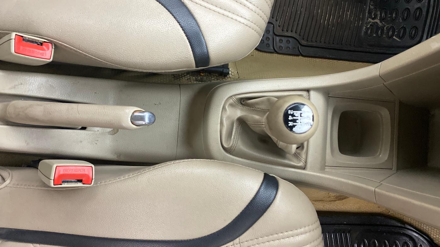 2016 Maruti Swift Dzire VXI (O), Petrol, Manual, 80,922 km, Gear Lever