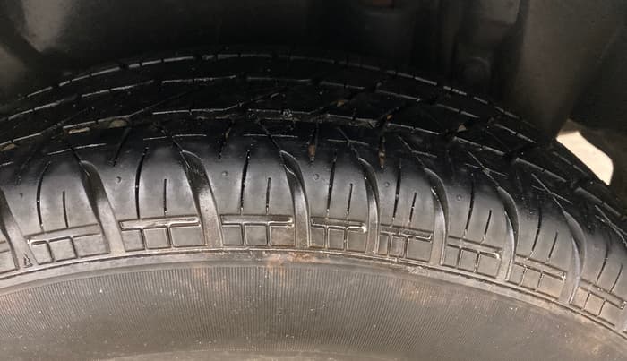 2016 Maruti Swift Dzire VXI (O), Petrol, Manual, 80,508 km, Left Rear Tyre Tread