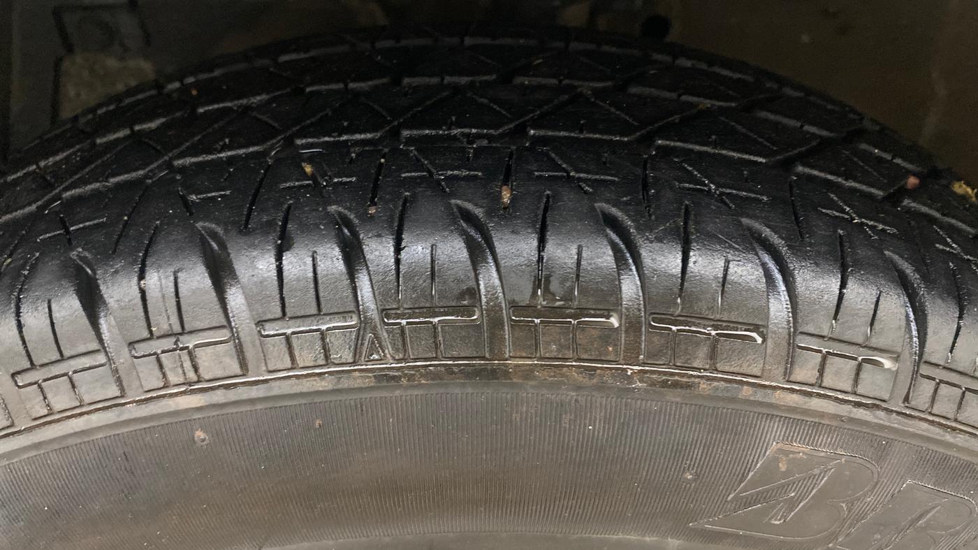 2016 Maruti Swift Dzire VXI (O), Petrol, Manual, 80,922 km, Left Front Tyre Tread