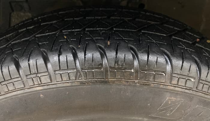 2016 Maruti Swift Dzire VXI (O), Petrol, Manual, 80,508 km, Left Front Tyre Tread