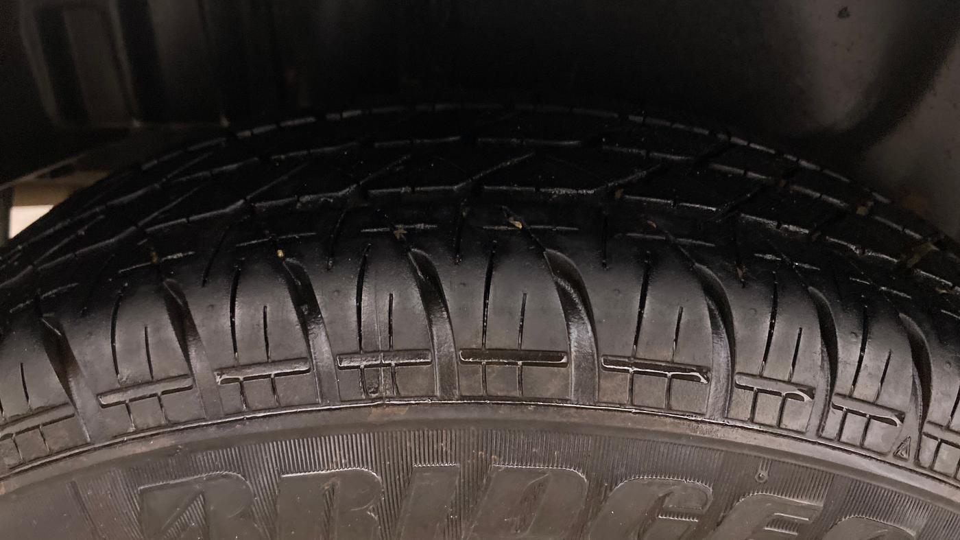 2016 Maruti Swift Dzire VXI (O), Petrol, Manual, 80,922 km, Right Rear Tyre Tread