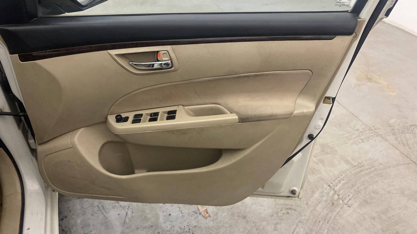 2016 Maruti Swift Dzire VXI (O), Petrol, Manual, 80,922 km, Driver Side Door Panels Control