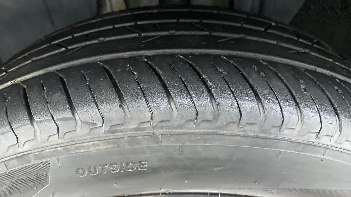 2021 Nissan MAGNITE XL Turbo CVT, Petrol, Automatic, 20,350 km, Left Front Tyre Tread