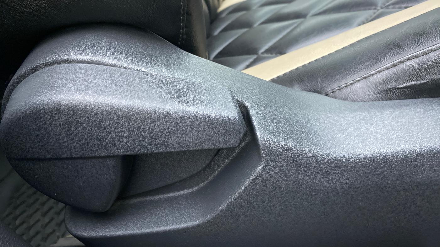 2021 Nissan MAGNITE XL Turbo CVT, Petrol, Automatic, 20,350 km, Driver Side Adjustment Panel