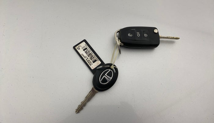 2017 Tata Tiago XZ PETROL, Petrol, Manual, 58,548 km, Key Close Up