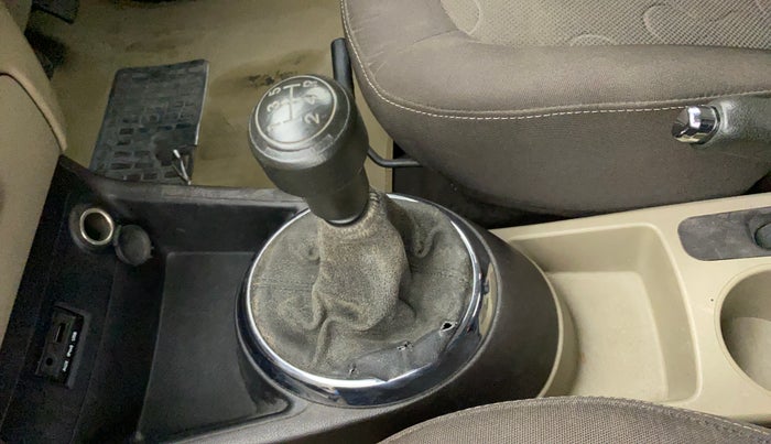 2010 Hyundai i20 MAGNA (O) 1.2, Petrol, Manual, 74,408 km, Gear lever - Boot Cover minor damage