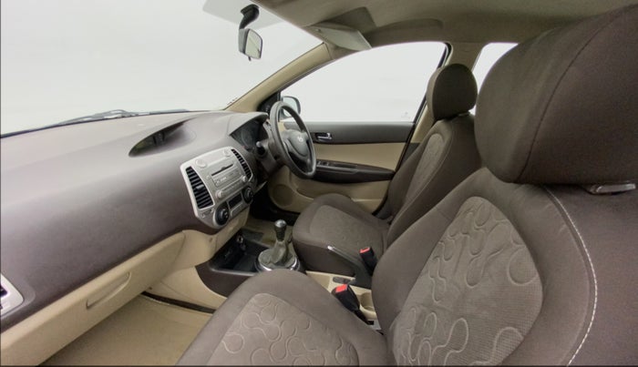 2010 Hyundai i20 MAGNA (O) 1.2, Petrol, Manual, 74,408 km, Right Side Front Door Cabin