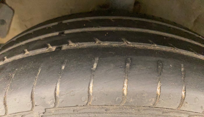 2010 Hyundai i20 MAGNA (O) 1.2, Petrol, Manual, 74,408 km, Left Front Tyre Tread