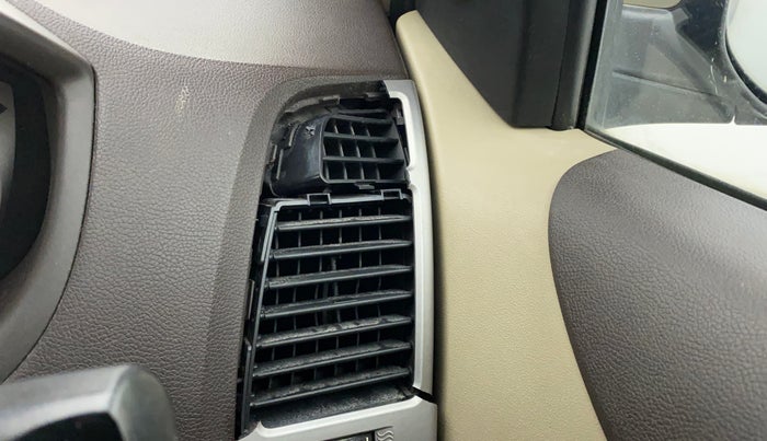 2010 Hyundai i20 MAGNA (O) 1.2, Petrol, Manual, 74,408 km, AC Unit - Front vent has minor damage