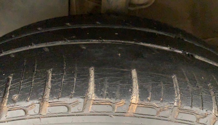 2016 Mahindra Kuv100 K6 PLUS D 6 STR, Diesel, Manual, 51,635 km, Left Front Tyre Tread