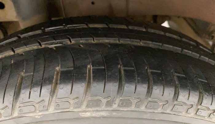 2016 Mahindra Kuv100 K6 PLUS D 6 STR, Diesel, Manual, 51,635 km, Right Rear Tyre Tread