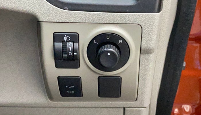 2016 Mahindra Kuv100 K6 PLUS D 6 STR, Diesel, Manual, 51,635 km, Right rear-view mirror - ORVM switch has minor damage