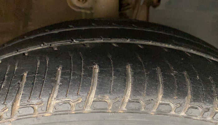 2016 Mahindra Kuv100 K6 PLUS D 6 STR, Diesel, Manual, 51,635 km, Right Front Tyre Tread