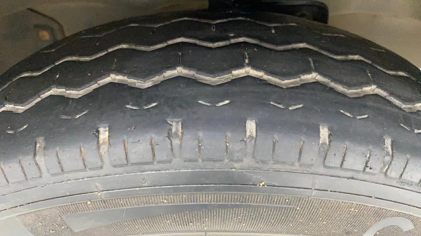 2017 Maruti Eeco 7 STR, Petrol, Manual, 60,941 km, Right Front Tyre Tread