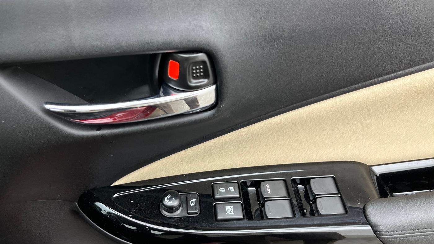 2025 Toyota Glanza G AMT, Petrol, Automatic, 3,519 km, Driver Side Door Panels Control