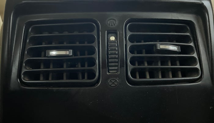2013 Ssangyong Rexton RX5, Diesel, Manual, 73,525 km, Rear AC Vents
