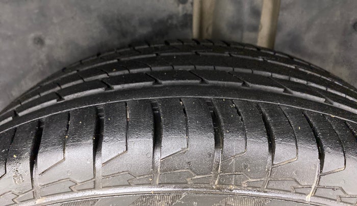 2020 MG HECTOR PLUS SHARP 1.5 PETROL TURBO DCT 6-STR, Petrol, Automatic, 64,824 km, Left Rear Tyre Tread