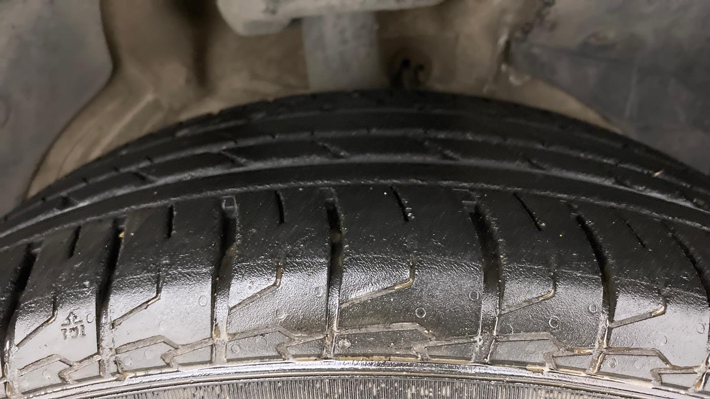 2020 MG HECTOR PLUS SHARP 1.5 PETROL TURBO DCT 6-STR, Petrol, Automatic, 64,824 km, Right Front Tyre Tread