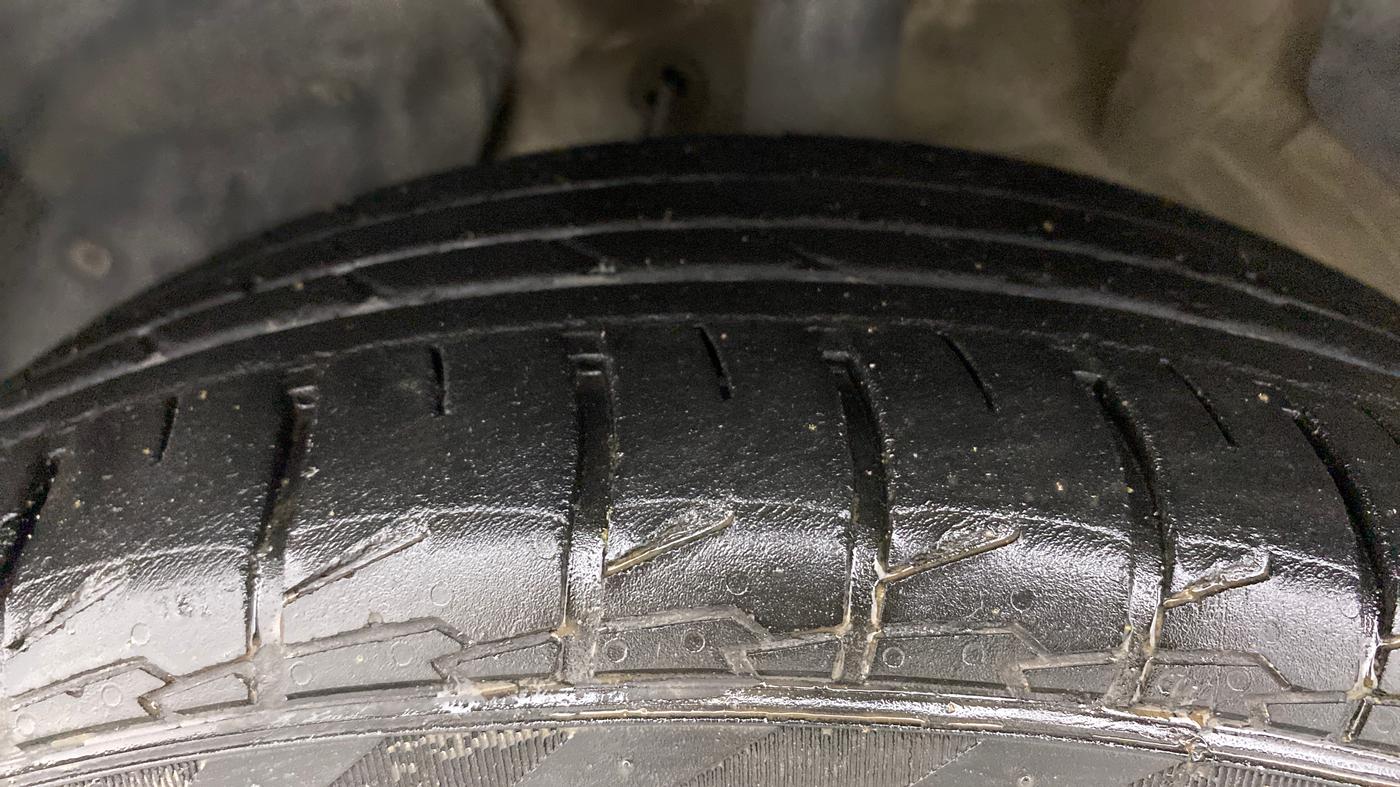 2020 MG HECTOR PLUS SHARP 1.5 PETROL TURBO DCT 6-STR, Petrol, Automatic, 64,824 km, Left Front Tyre Tread