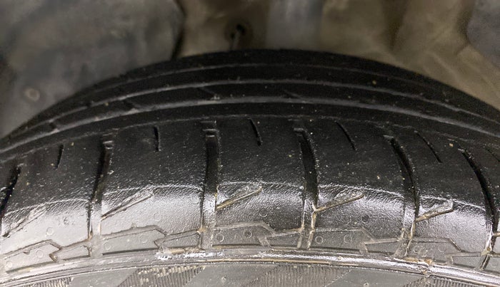 2020 MG HECTOR PLUS SHARP 1.5 PETROL TURBO DCT 6-STR, Petrol, Automatic, 64,824 km, Left Front Tyre Tread