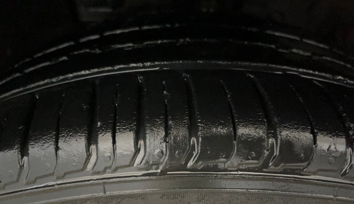 2020 Hyundai VENUE SX PLUS 1.0 TURBO DCT, Petrol, Automatic, 27,674 km, Left Front Tyre Tread