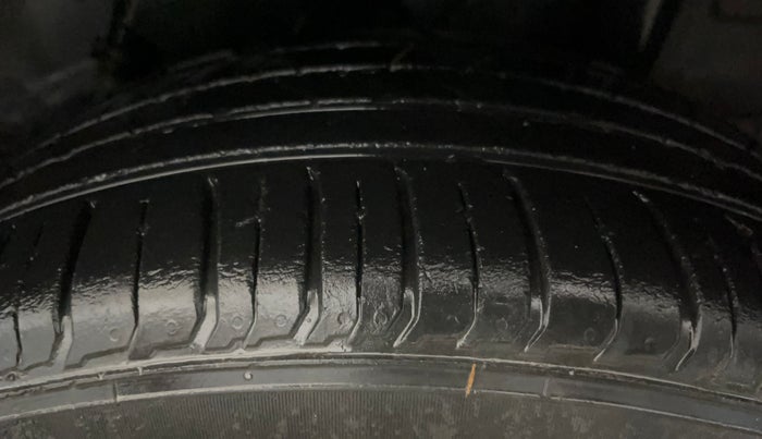 2020 Hyundai VENUE SX PLUS 1.0 TURBO DCT, Petrol, Automatic, 27,674 km, Left Rear Tyre Tread