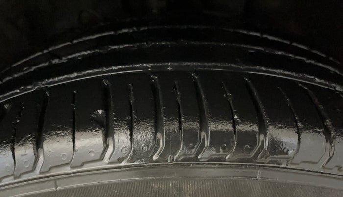 2020 Hyundai VENUE SX PLUS 1.0 TURBO DCT, Petrol, Automatic, 27,674 km, Right Front Tyre Tread