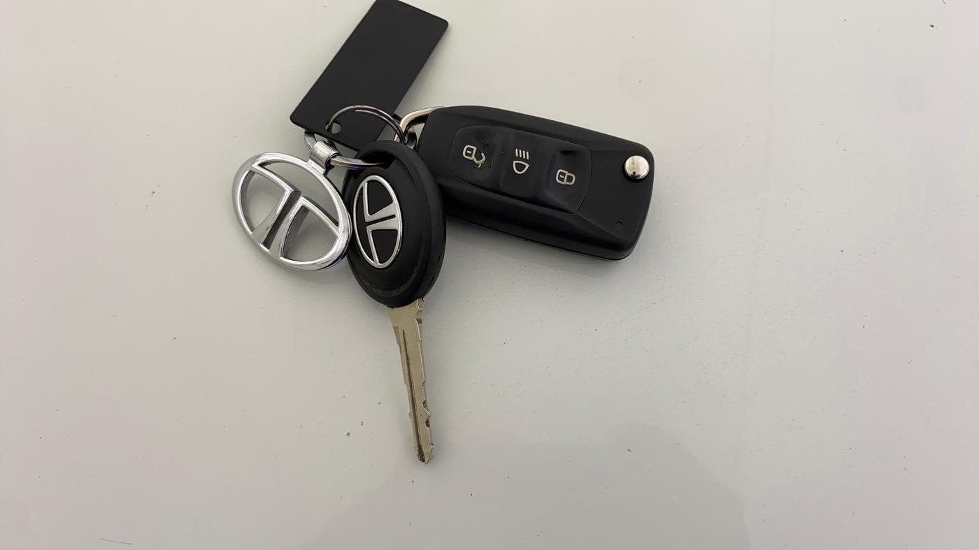 2018 Tata TIGOR XZA PETROL, CNG, Automatic, 77,001 km, Key Close Up