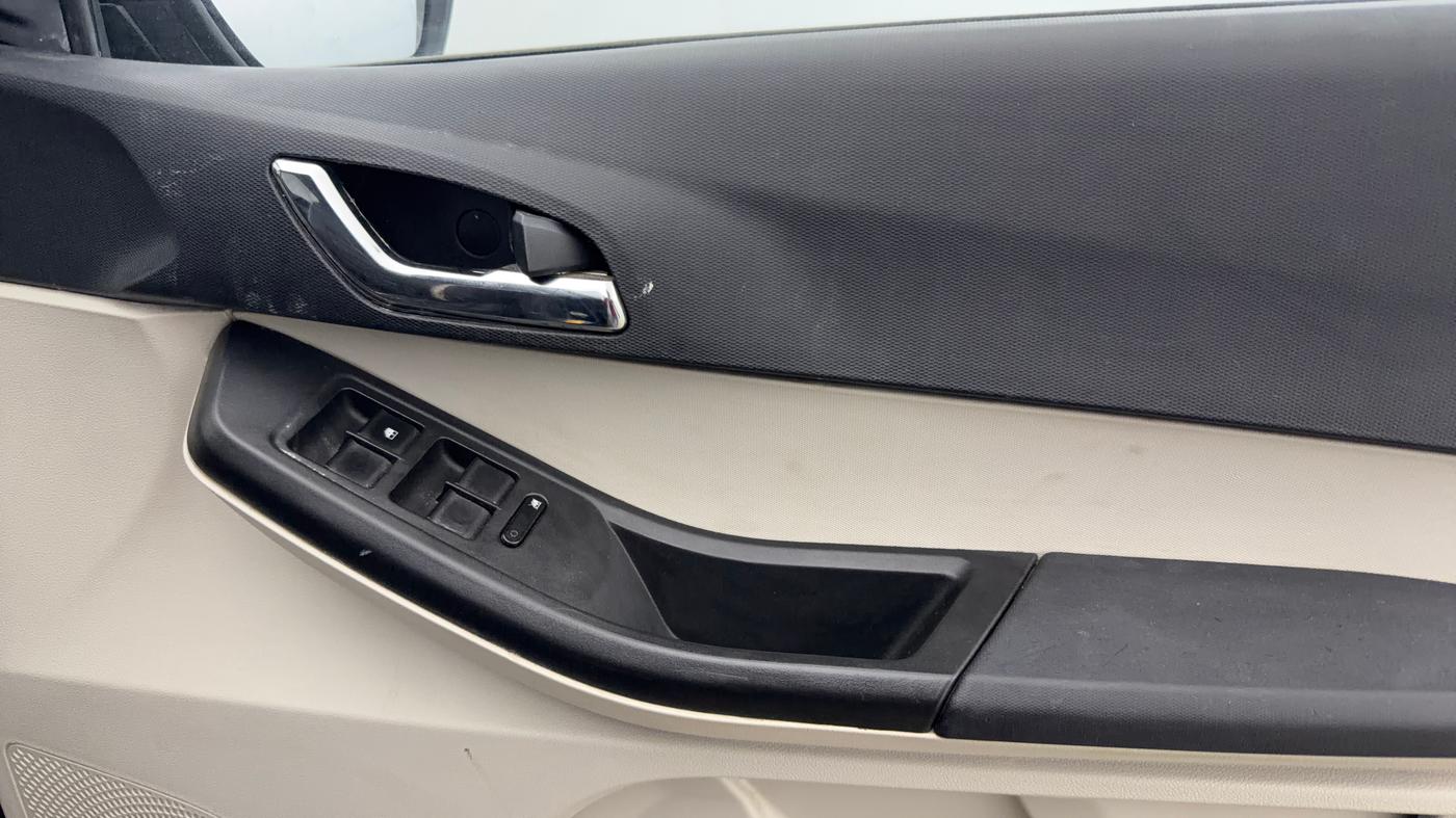 2022 Tata Tiago XZ PLUS CNG, CNG, Manual, 80,793 km, Driver Side Door Panels Control