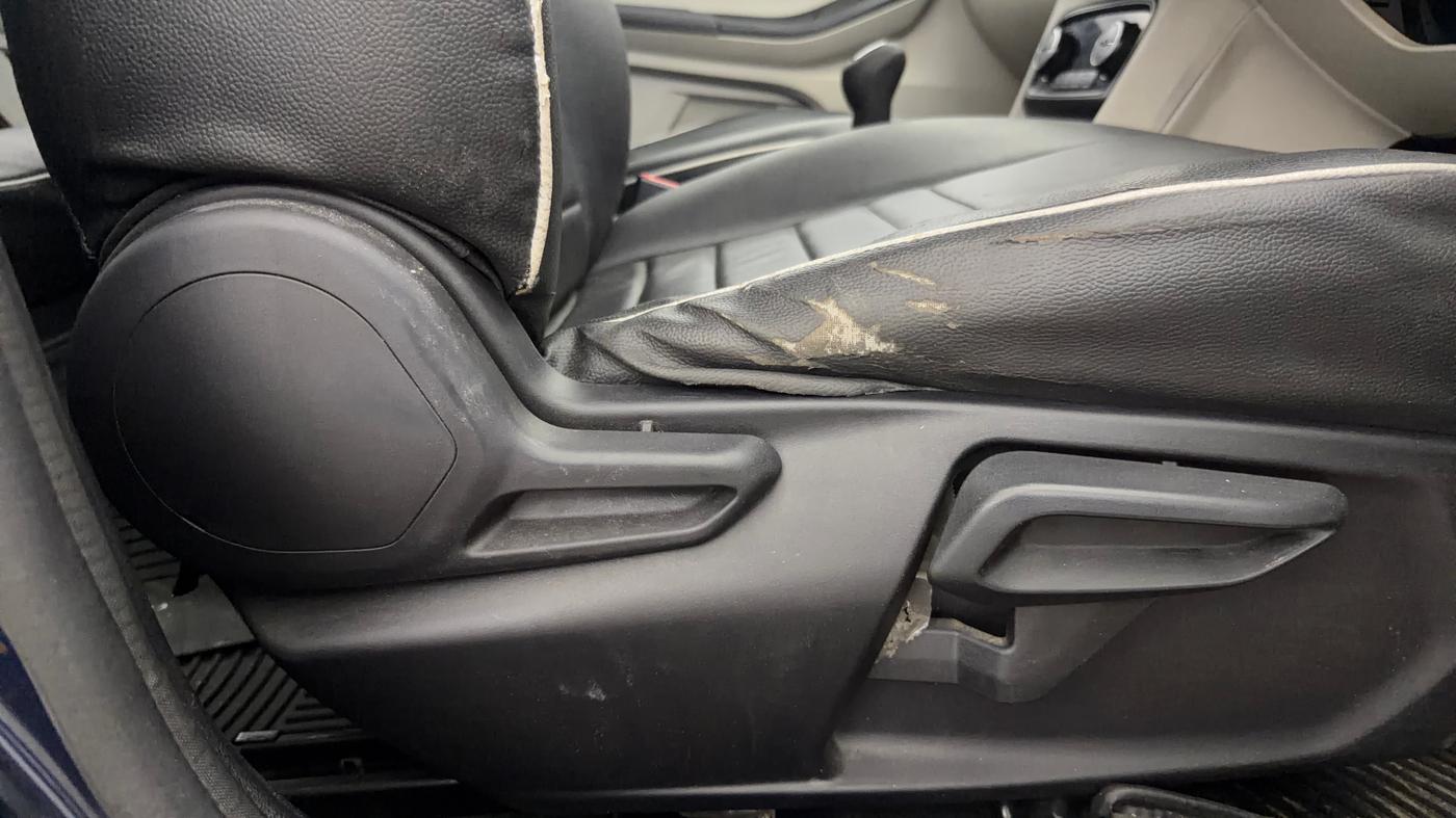 2022 Tata Tiago XZ PLUS CNG, CNG, Manual, 80,793 km, Driver Side Adjustment Panel