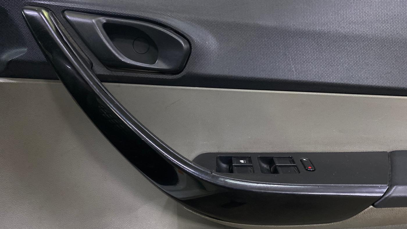 2019 Tata Tiago XT PETROL, Petrol, Manual, 1,08,114 km, Driver Side Door Panels Control