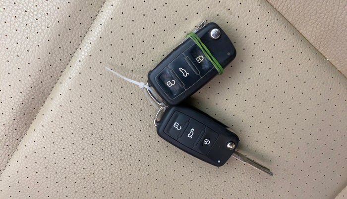 2016 Volkswagen Vento HIGHLINE 1.5 AT, Diesel, Automatic, 1,39,735 km, Key Close Up