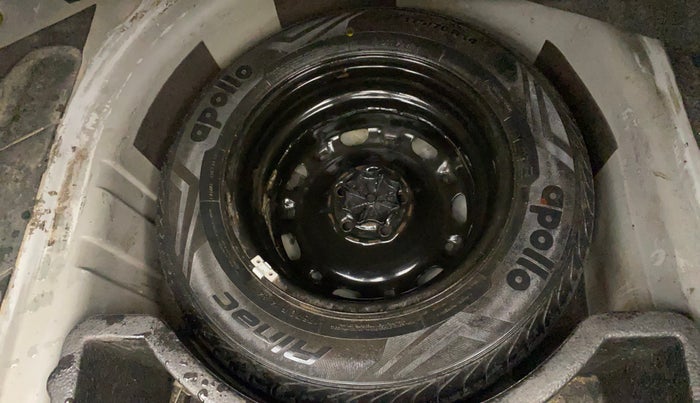 2016 Volkswagen Vento HIGHLINE 1.5 AT, Diesel, Automatic, 1,39,735 km, Spare Tyre