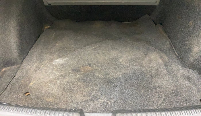 2016 Volkswagen Vento HIGHLINE 1.5 AT, Diesel, Automatic, 1,39,735 km, Boot Inside