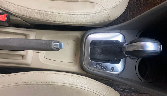 2016 Volkswagen Vento HIGHLINE 1.5 AT, Diesel, Automatic, 1,39,735 km, Gear Lever