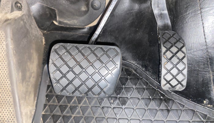 2016 Volkswagen Vento HIGHLINE 1.5 AT, Diesel, Automatic, 1,39,735 km, Pedals