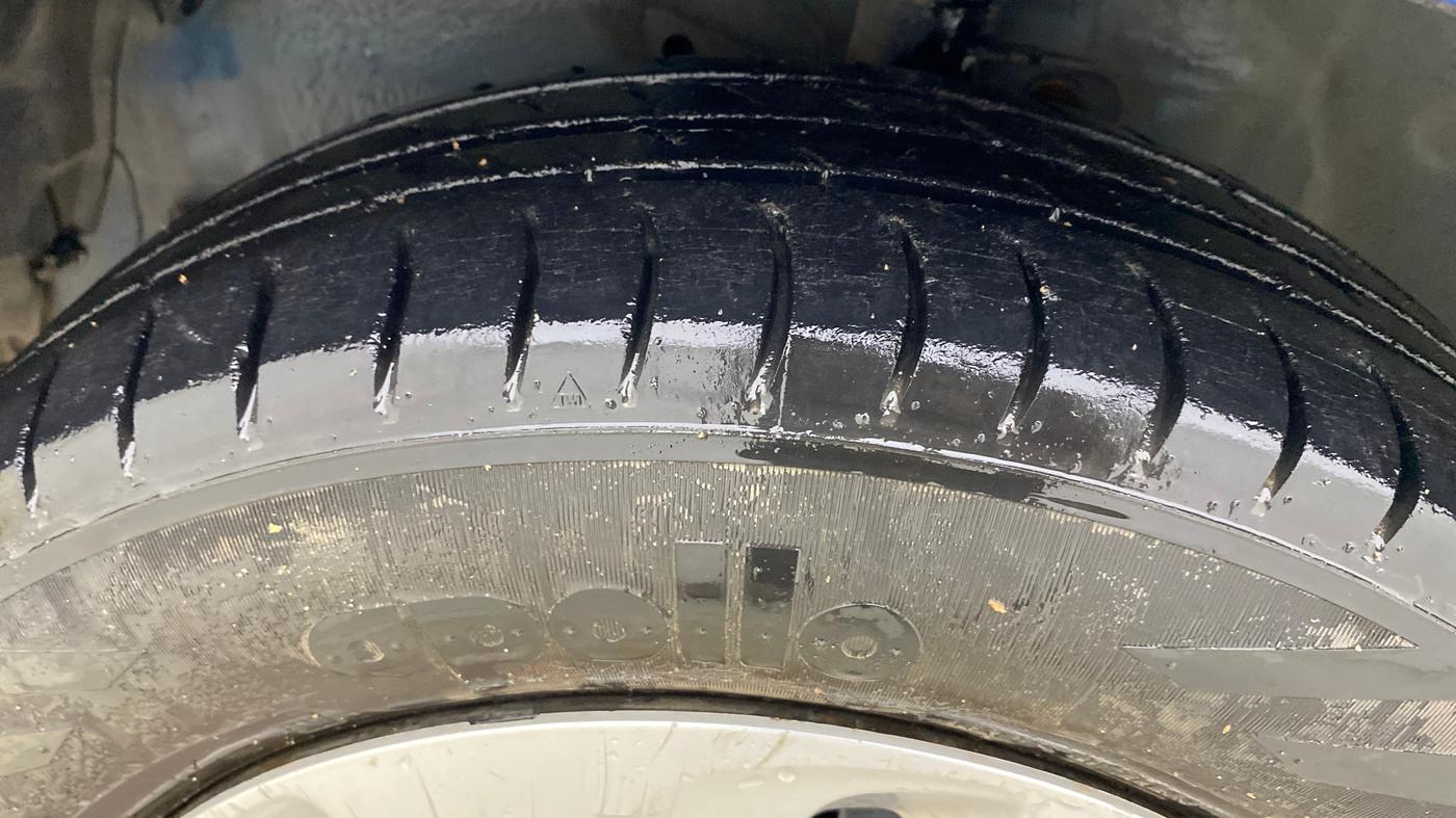 2014 Maruti Celerio VXI AMT, Petrol, Automatic, 58,774 km, Left Front Tyre Tread
