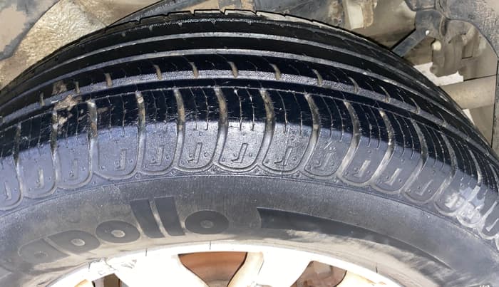 2017 Mahindra XUV500 W8, Diesel, Manual, 27,728 km, Left Rear Tyre Tread