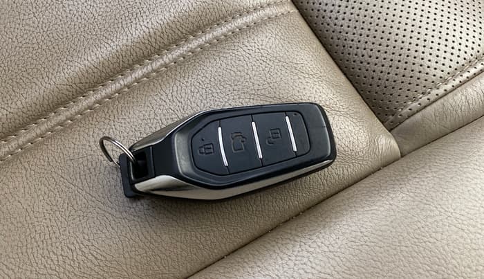 2017 Mahindra XUV500 W8, Diesel, Manual, 27,728 km, Key Close Up