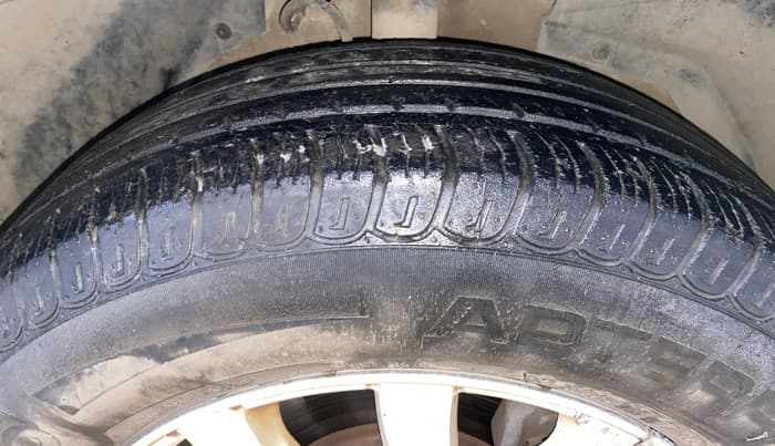 2017 Mahindra XUV500 W8, Diesel, Manual, 27,728 km, Right Front Tyre Tread
