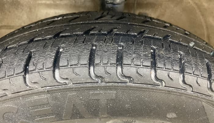 2015 Maruti Wagon R 1.0 VXI, Petrol, Manual, 58,548 km, Left Front Tyre Tread