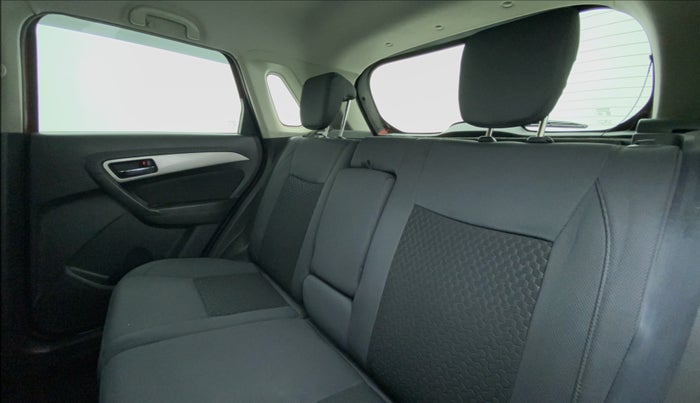2016 Maruti Vitara Brezza ZDI PLUS DUAL TONE, Diesel, Manual, 1,11,377 km, Right Side Door Cabin View