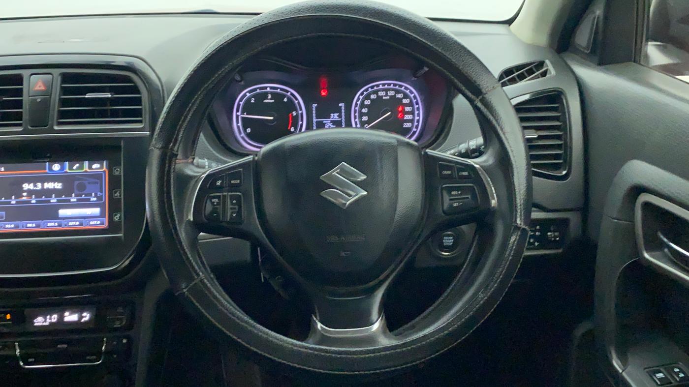 2016 Maruti Vitara Brezza ZDI PLUS DUAL TONE, Diesel, Manual, 1,11,377 km, Steering Wheel Close-up