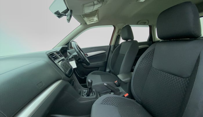 2016 Maruti Vitara Brezza ZDI PLUS DUAL TONE, Diesel, Manual, 1,11,377 km, Right Side Front Door Cabin View