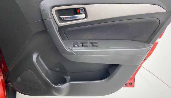 2016 Maruti Vitara Brezza ZDI PLUS DUAL TONE, Diesel, Manual, 1,11,377 km, Driver Side Door Panels Controls