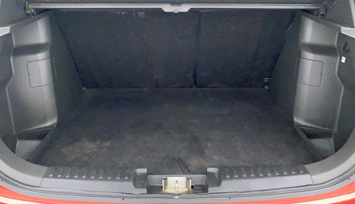 2016 Maruti Vitara Brezza ZDI PLUS DUAL TONE, Diesel, Manual, 1,11,377 km, Boot Inside View