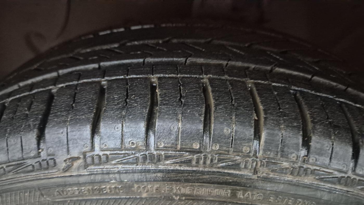 2018 Hyundai Grand i10 SPORTZ AT 1.2 KAPPA VTVT, Petrol, Automatic, 40,843 km, Left Front Tyre Tread