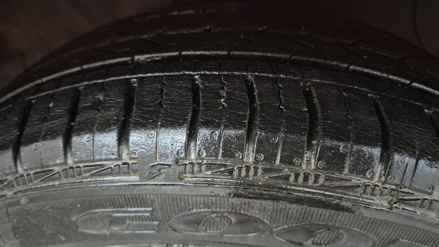 2018 Hyundai Grand i10 SPORTZ AT 1.2 KAPPA VTVT, Petrol, Automatic, 40,843 km, Right Front Tyre Tread