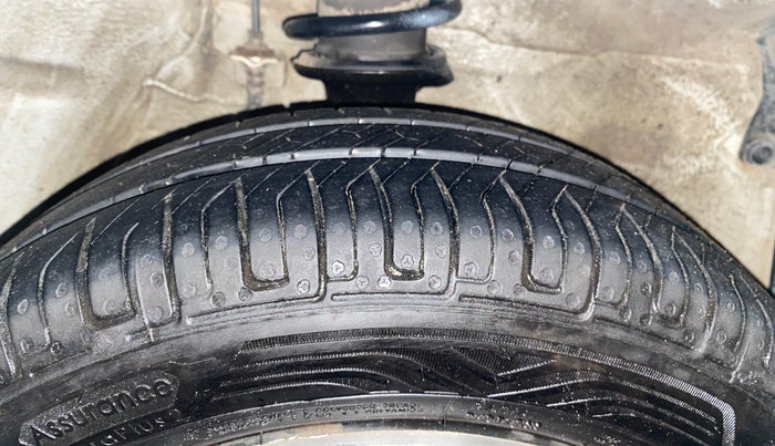 2015 Maruti Alto K10 VXI, Petrol, Manual, 88,098 km, Right Front Tyre Tread